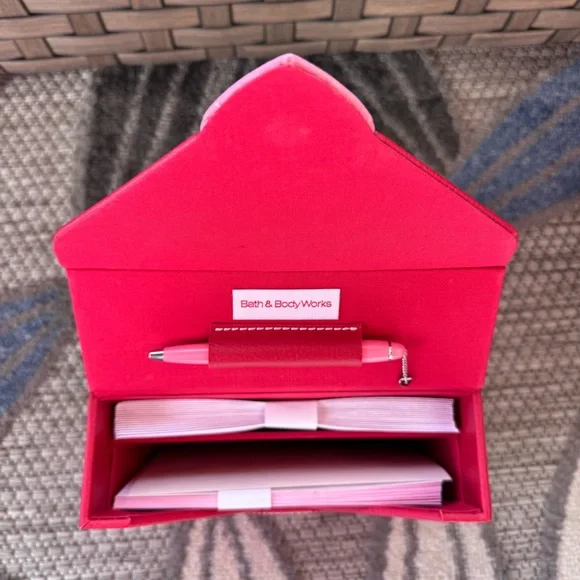 Bath & Body Works Love Notes Valentine Stationary Gift Set Pen/Notes/Envelope - Picture 5 of 5